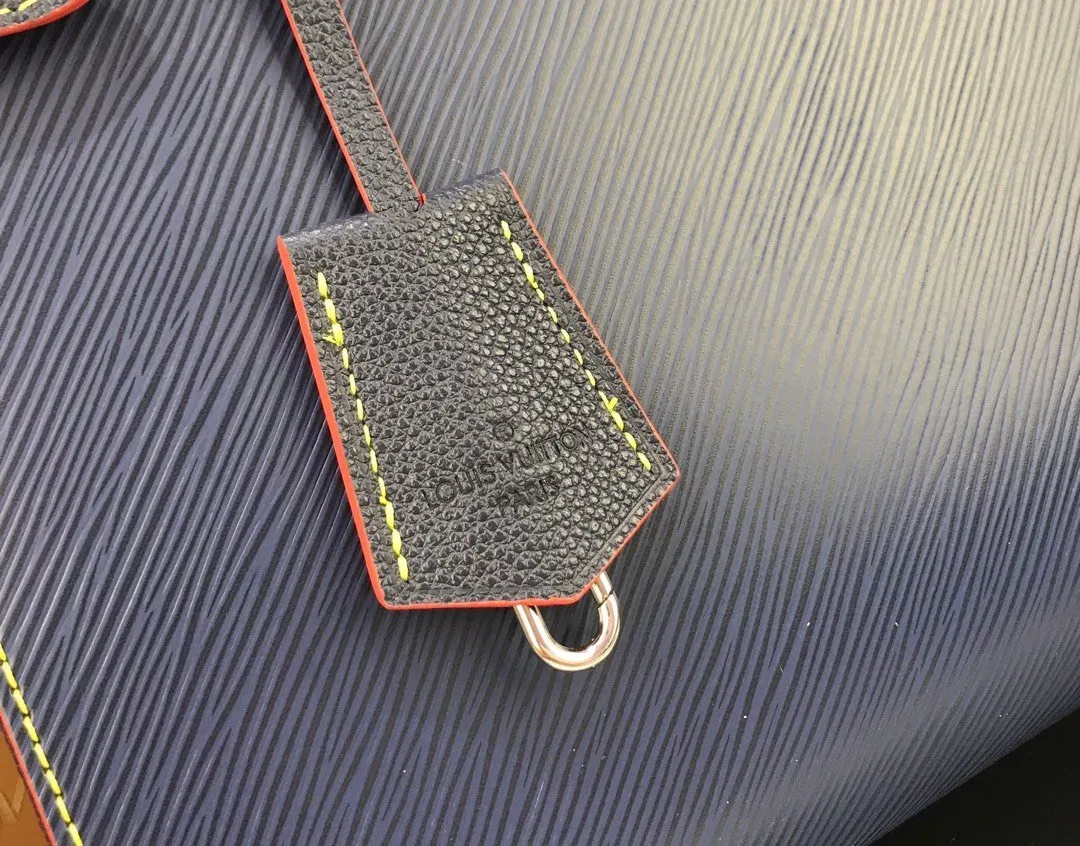 Twist Tote