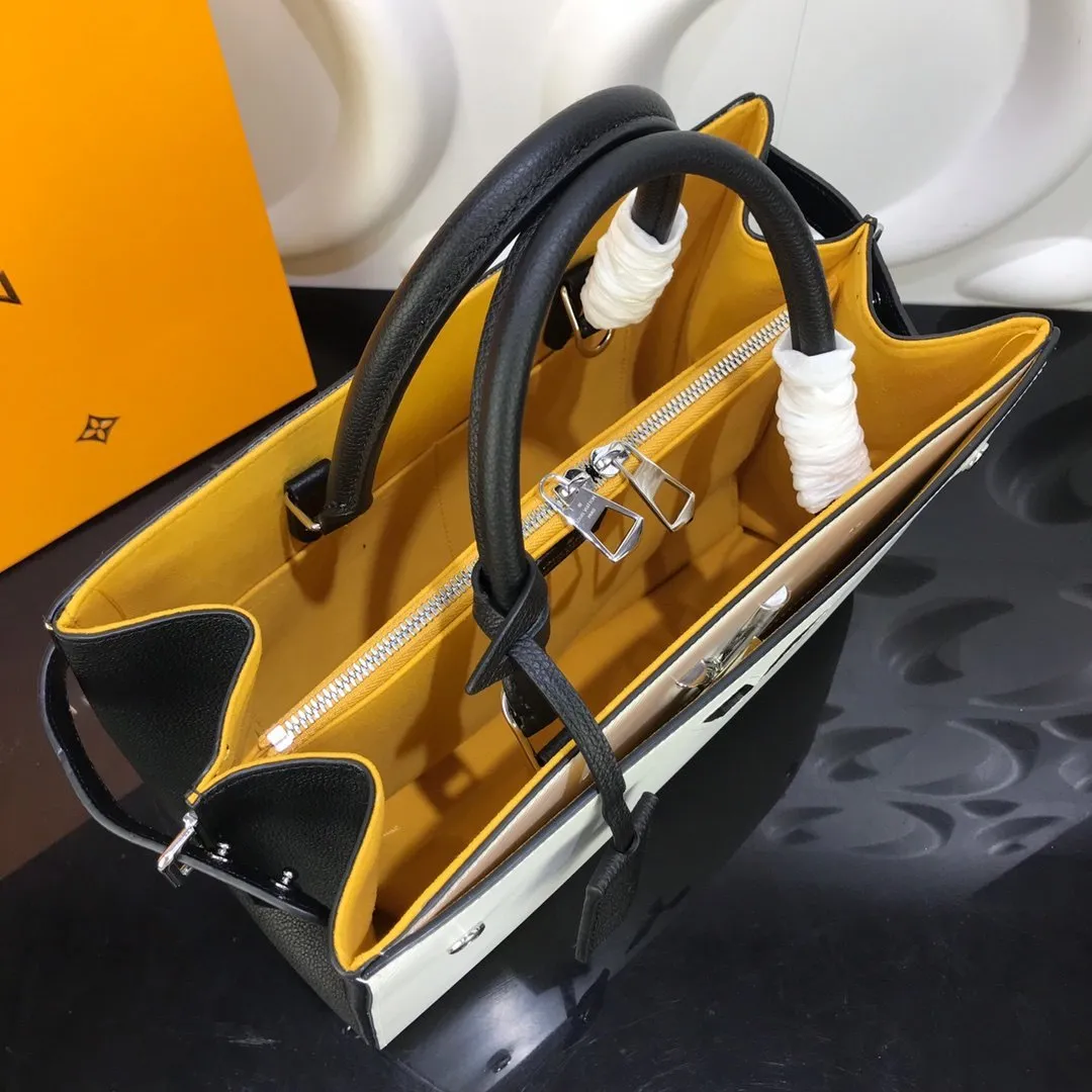 Twist Tote