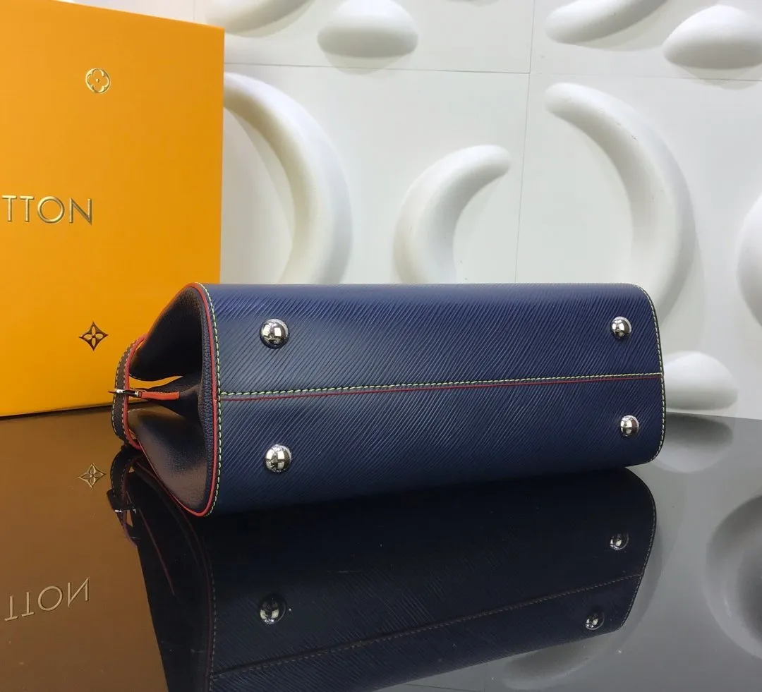 Twist Tote