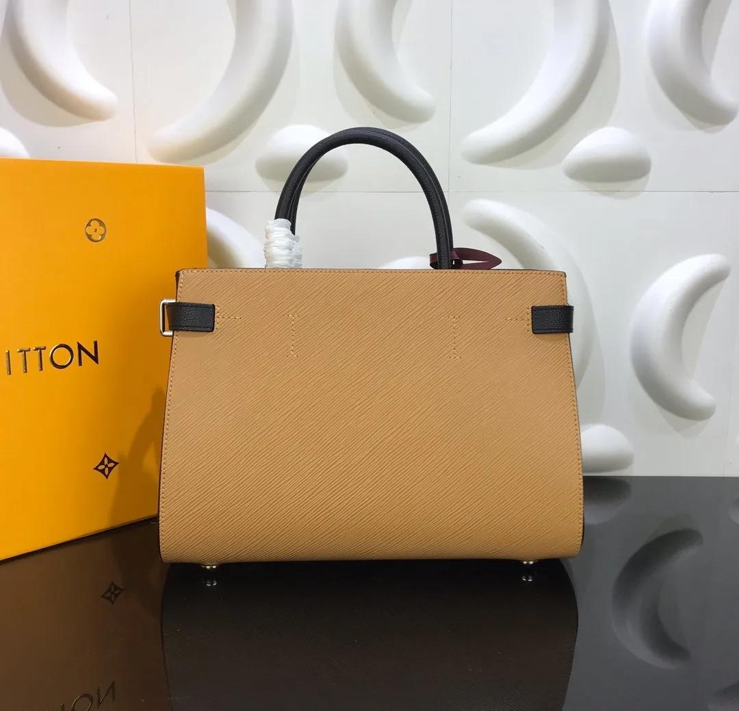 Twist Tote