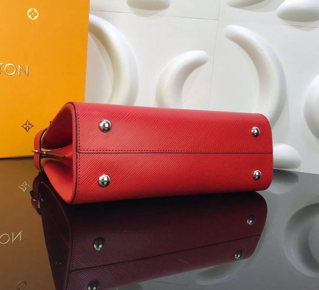 Twist Tote