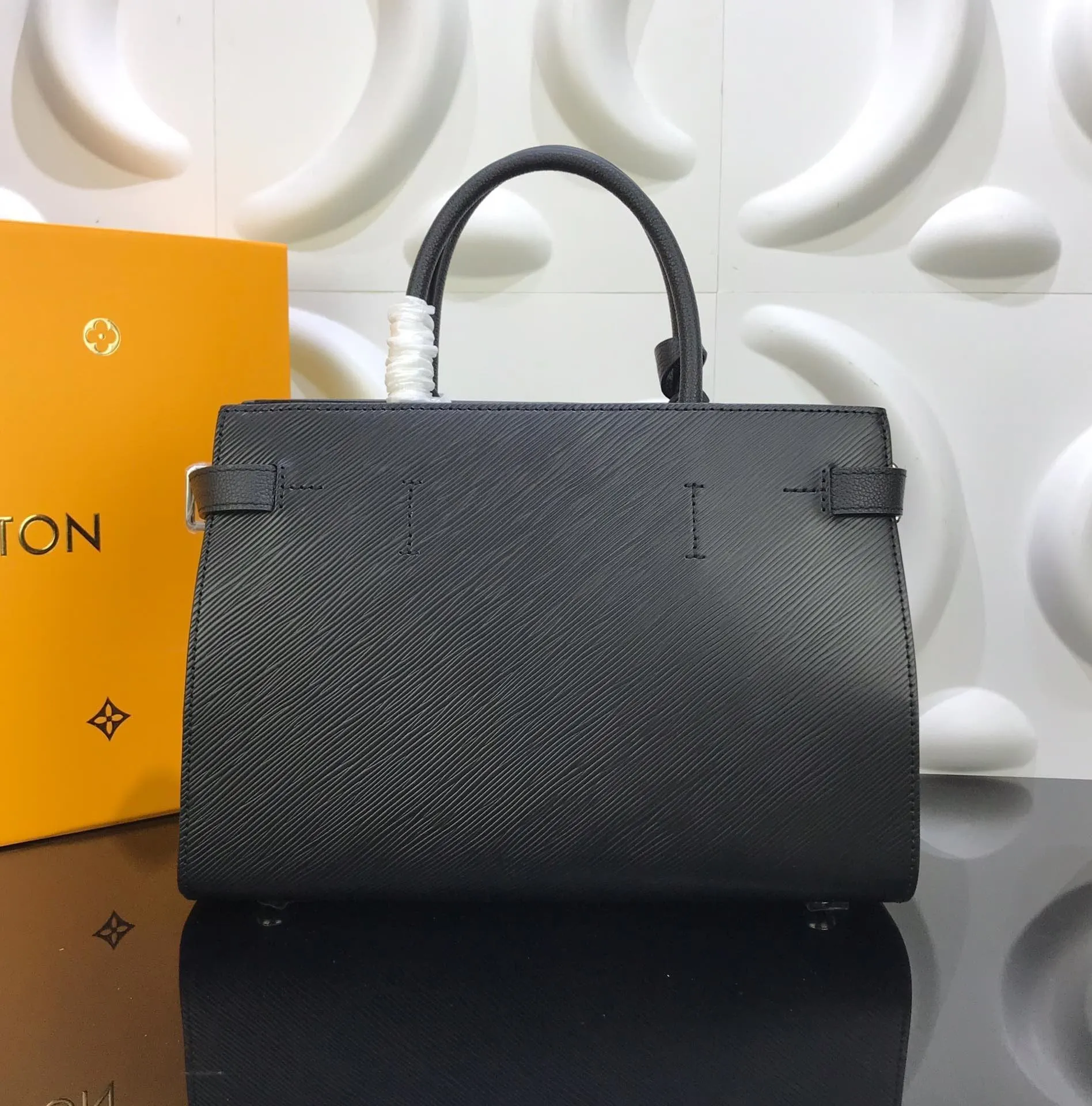 Twist Tote