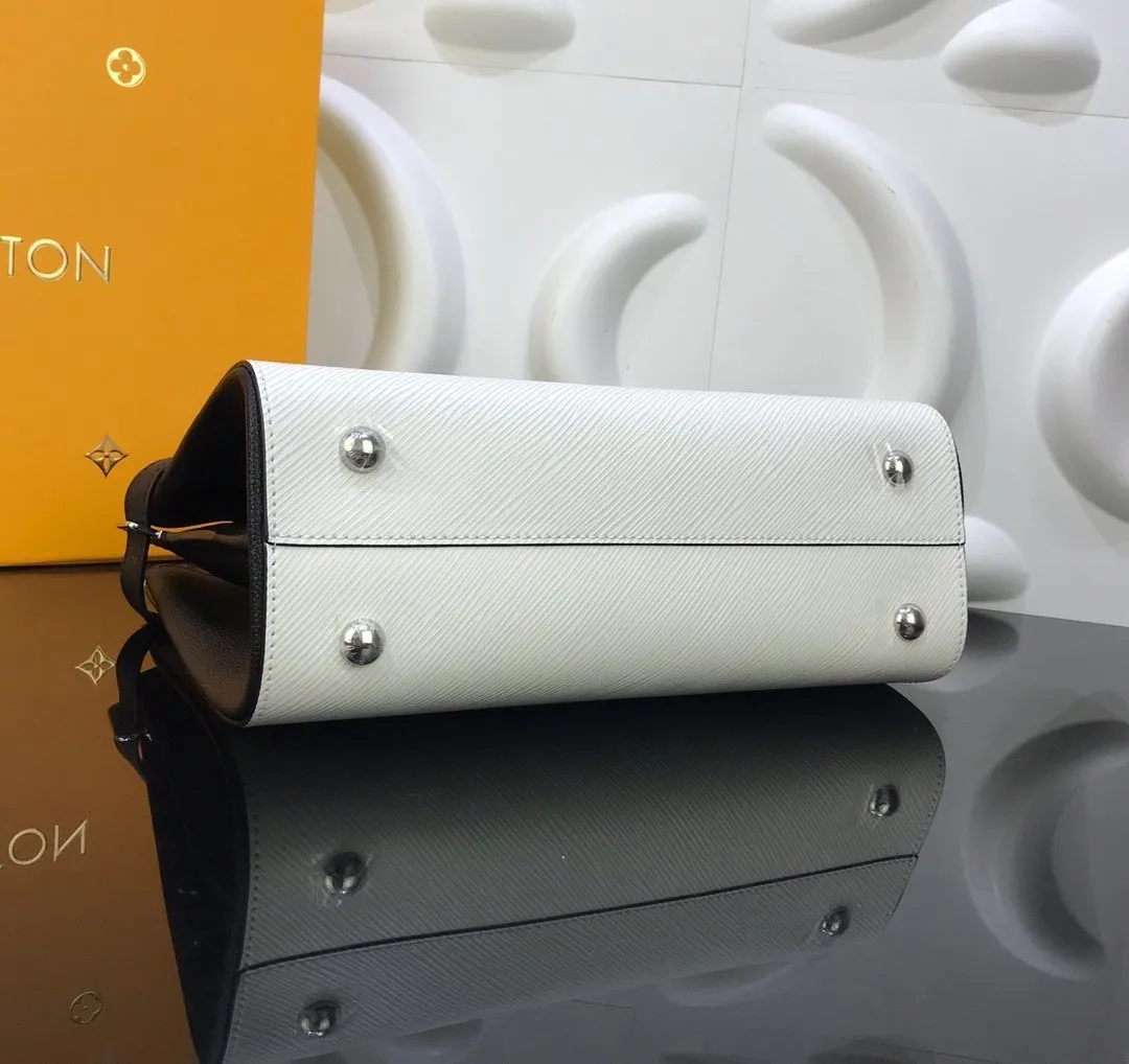 Twist Tote