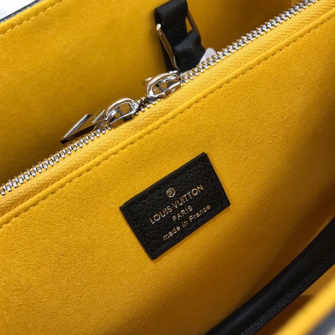 Twist Tote