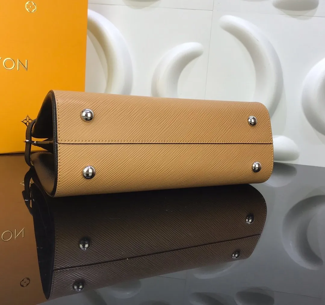 Twist Tote