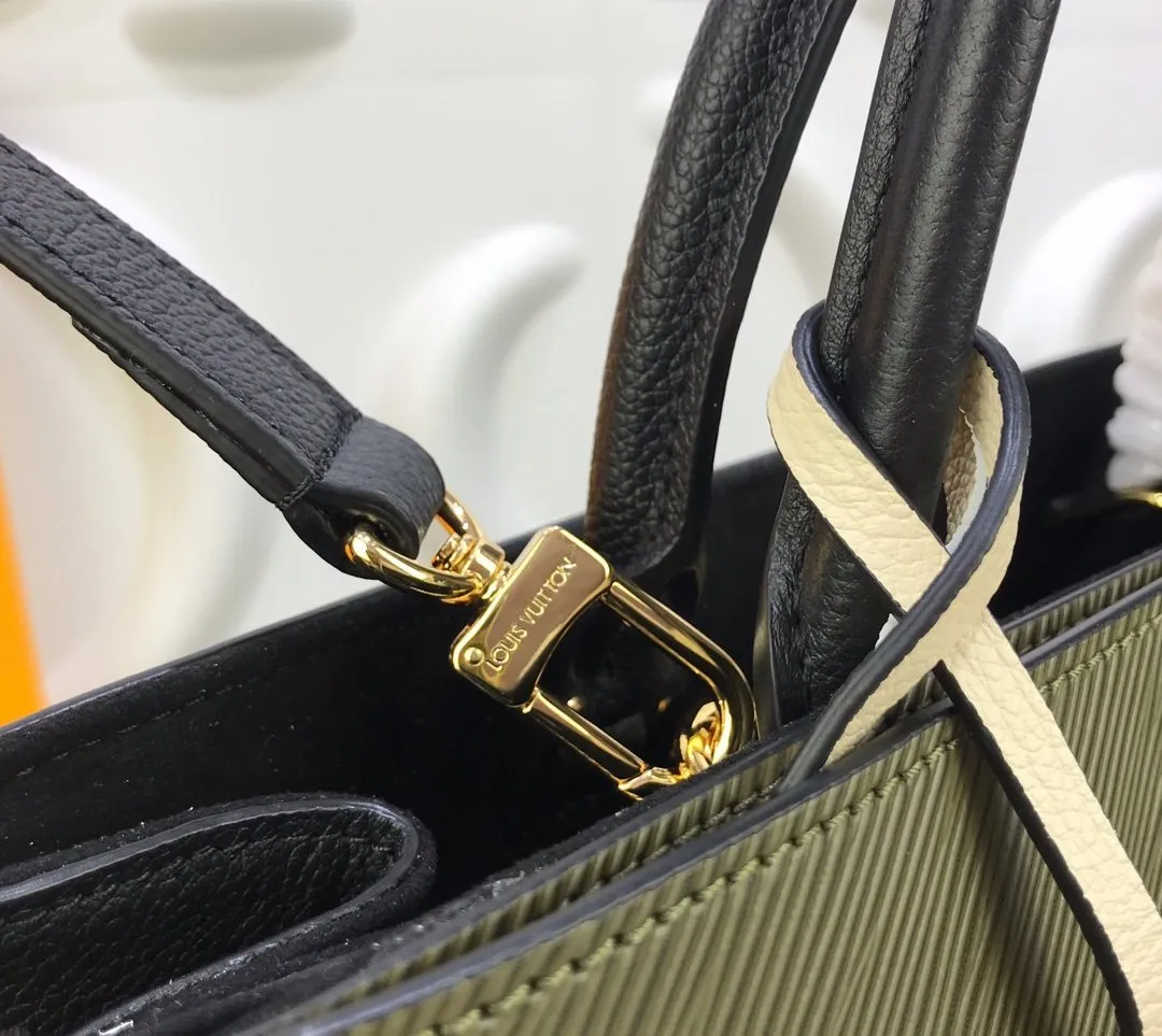 Twist Tote