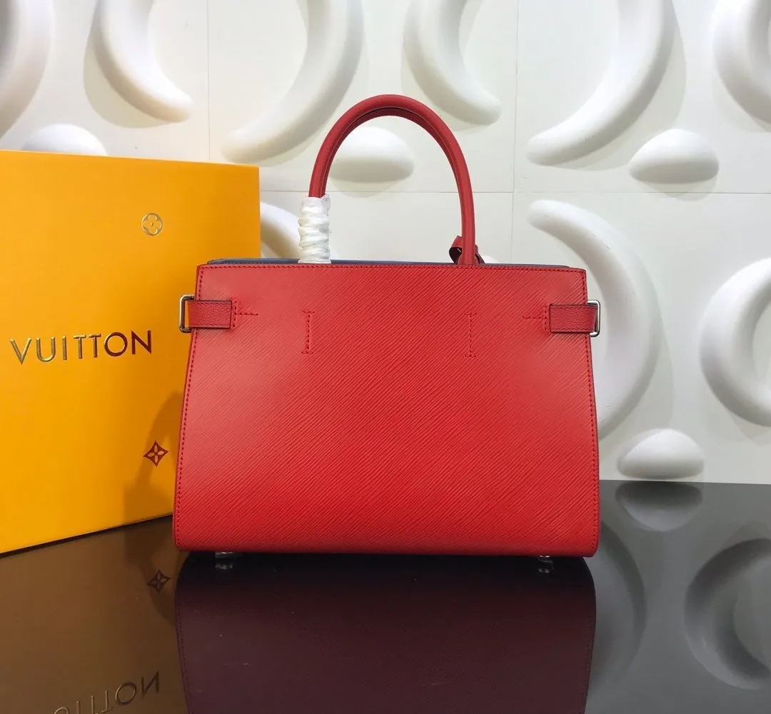 Twist Tote
