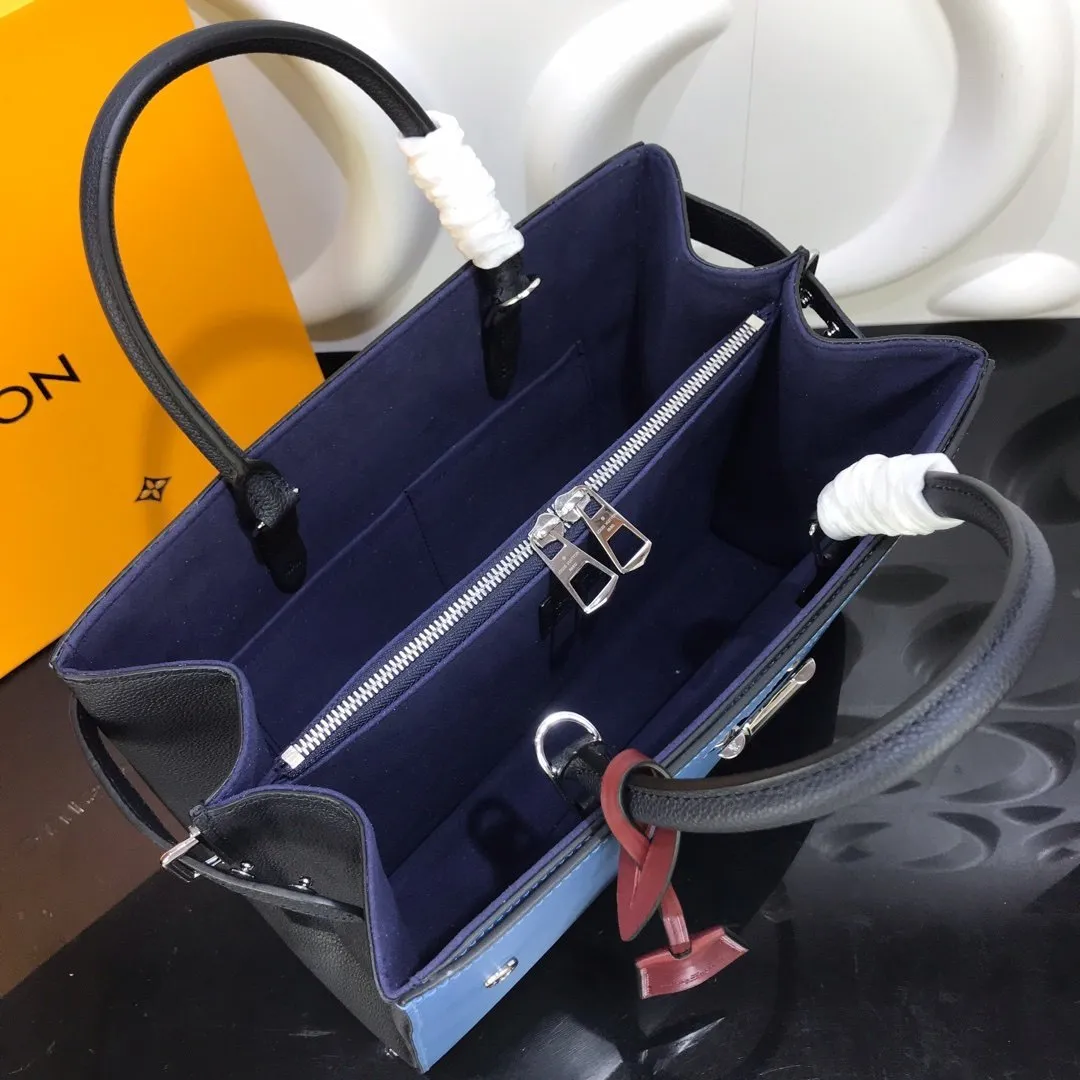 Twist Tote