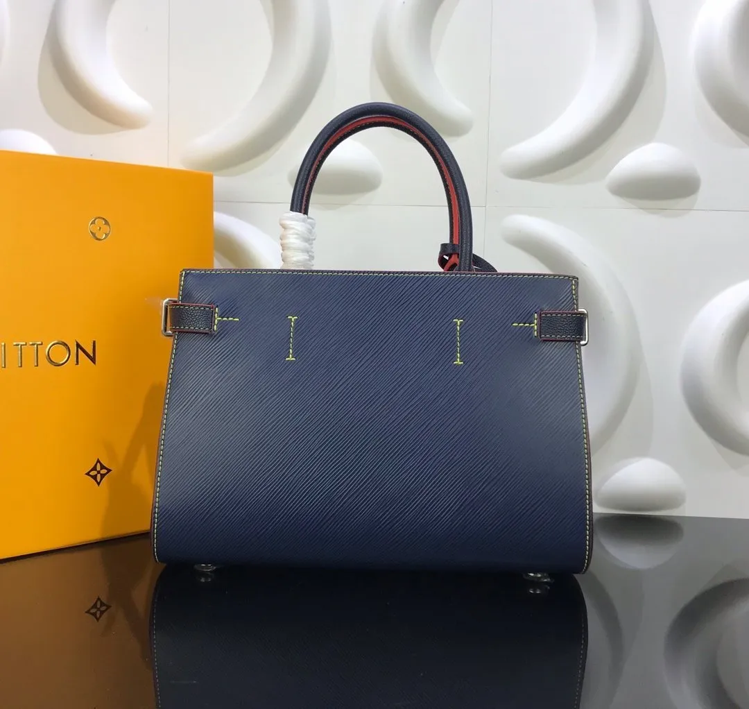 Twist Tote