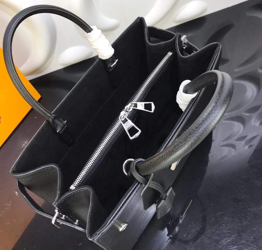 Twist Tote